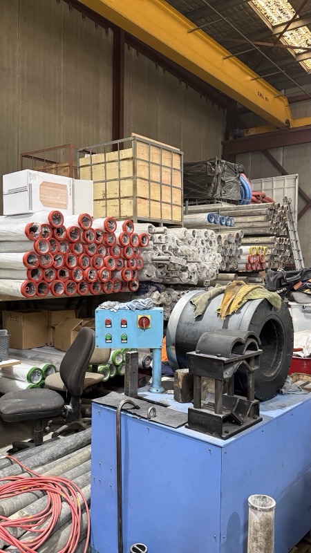 Coils of delivery hose on the parts shelf